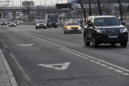 Москва. Выделенная полоса для общественного транспорта на Ленинградском проспекте.