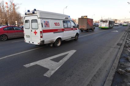 Москва. Выделенная полоса для общественного транспорта на Волоколамском шоссе.