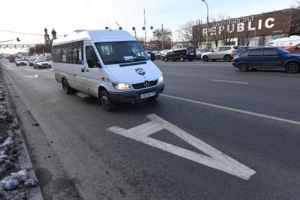 Москва. Выделенная полоса для общественного транспорта на Волоколамском шоссе.