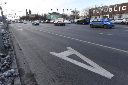 Москва. Выделенная полоса для общественного транспорта на Волоколамском шоссе.