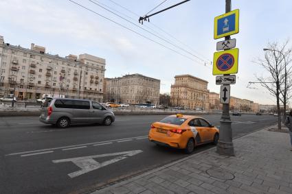 Москва. Выделенная полоса для общественного транспорта на Ленинградском проспекте.