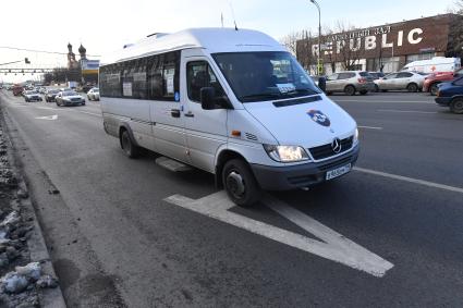 Москва. Выделенная полоса для общественного транспорта на Волоколамском шоссе.