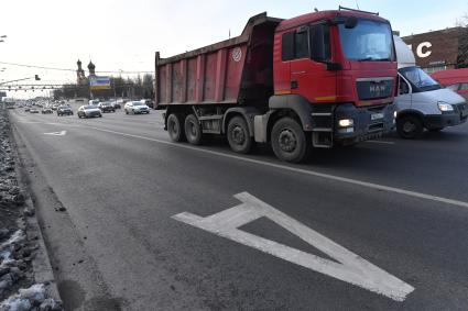 Москва. Выделенная полоса для общественного транспорта на Волоколамском шоссе.