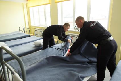 Санкт-Петербург. Бойцы Росгвардии наводят порядок в казарме на учебно тренировочной базе.