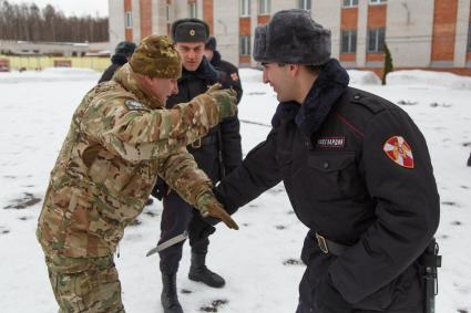 Санкт-Петербург.  Бойцы Росгвардии  во время тренировки  на учебно тренировочной базе.