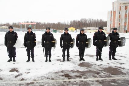 Санкт-Петербург.  Бойцы Росгвардии  во время тренировки  на учебно тренировочной базе.