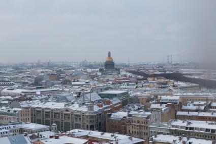 Санкт-Петербург.  Вид на город и Исаакиевский собор.