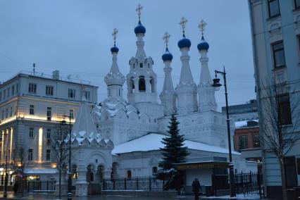 Москва. Храм  Рождества Богородицы в Путинках.