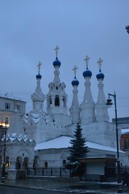 Москва. Храм  Рождества Богородицы в Путинках.