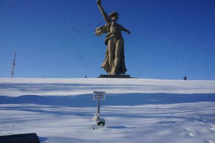 Волгоград. Скульптура  `Родина-мать зовет`.