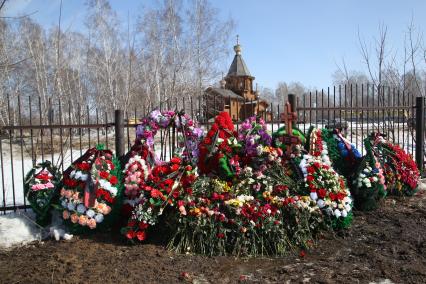 Диск 262. Кемерово Торговый Центр Зимняя Вишня март 2018 года После пожара кладбище венки похороны кресты дети горе траур