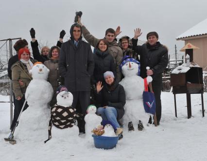 Компания друзей и снеговики. 04 января 2012 года.