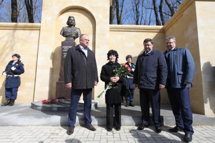 Ставрополь. Открытие  памятника  кавалеру трех Орденов Славы Матрене Наздрачевой  возле Краевой больницы Ставрополя.