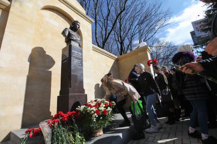 Ставрополь. Открытие  памятника  кавалеру трех Орденов Славы Матрене Наздрачевой  возле Краевой больницы Ставрополя.