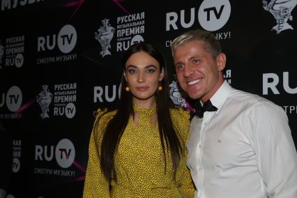 Диск255. Ресторан VALENOK. Pre-party VII Русской музыкальной премии телеканала RU.TV 2017. На снимке: телеведущая Алена Водонаева и певец Алекс Малиновский