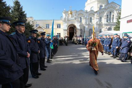 Ставрополь. Во время пасхального крестного хода от   Андреевского собора до Казанского кафедрального собора.