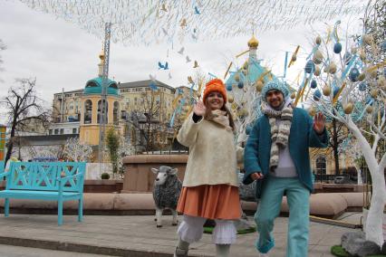 Москва.  Участники фестиваля   `Пасхальный дар`, посвященного празднованию Пасхи  на Тверской площади.