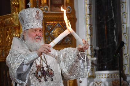 Москва.   Патриарх Московский и всея Руси Кирилл во время праздничного пасхального богослужения в храме Христа Спасителя.