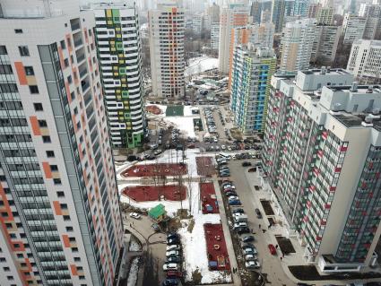 Москва. Вид на дома ,  построенные  в рамках программы реновации на бульваре Рокоссовского.