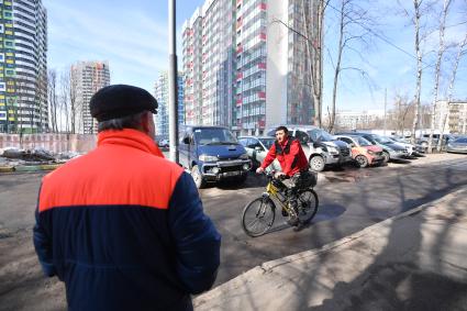 Москва. Вид на дома ,  построенные  в рамках программы реновации на бульваре Рокоссовского.