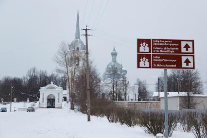 Новая Ладога. Вид на колокольню Николо-Медведского монастыря.