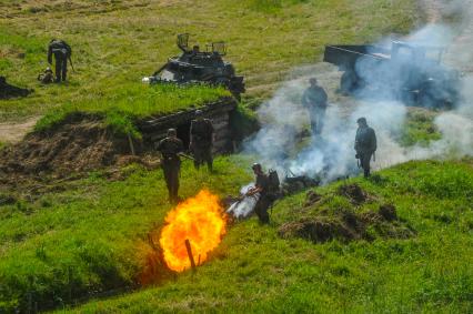 Тверская область. Военно-историческая реконструкция в День русской деревни в Есемово.