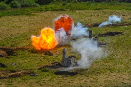 Тверская область. Военно-историческая реконструкция в День русской деревни в Есемово.