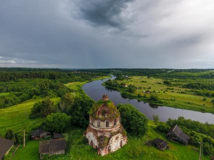 Тверская область. Деревня Сытьково возле озера Селигер.