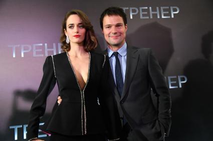 Москва. Актеры Данила Козловский и Ольга Зуева на премьере фильма `Тренер` режиссера Д.Козловского в кинотеатре `Каро 11 Октябрь`.