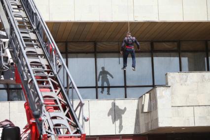 Ставрополь. Во время  пожарно-тактических учений МЧС во Дворце культуры и спорта.