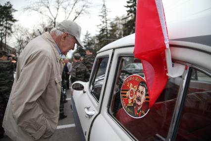 Ставрополь.  Участники  краевого  автопробега  `Эх, путь дорожка фронтовая`, посвященного  73-й годовщине Победы в Великой Отечественной войне.