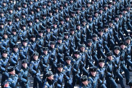 Московская область, Алабино. Военнослужащие на репетиции военного парада, посвященного 73-й годовщине Победы в Великой Отечественной войне.