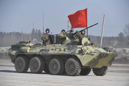 Московская область, Алабино. Бронетранспортер БТР-82А  на репетиции военного парада, посвященного 73-й годовщине Победы в Великой Отечественной войне.