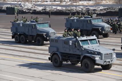 Московская область, Алабино. Бронированные корпусные автомобили `Патруль` на репетиции военного парада, посвященного 73-й годовщине Победы в Великой Отечественной войне.