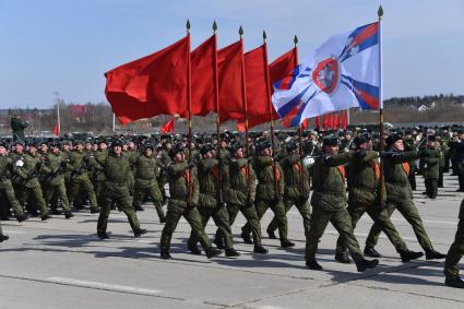 Московская область, Алабино. Военнослужащие на репетиции военного парада, посвященного 73-й годовщине Победы в Великой Отечественной войне.