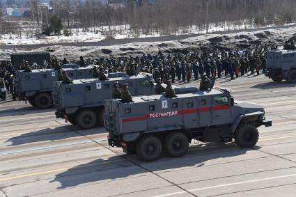 Московская область, Алабино. Бронированный автомобиль `Урал-432009` на репетиции военного парада, посвященного 73-й годовщине Победы в Великой Отечественной войне.