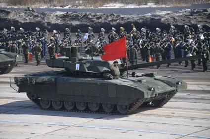 Московская область, Алабино. Танк Т-14 `Армата`  на репетиции военного парада, посвященного 73-й годовщине Победы в Великой Отечественной войне.