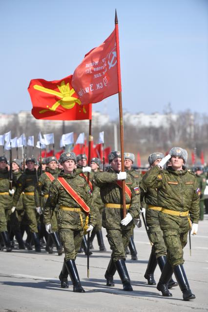 Московская область, Алабино. Военнослужащие на репетиции военного парада, посвященного 73-й годовщине Победы в Великой Отечественной войне.