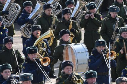 Московская область, Алабино. Военнослужащие на репетиции военного парада, посвященного 73-й годовщине Победы в Великой Отечественной войне.