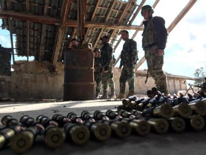 Сирия. Военнослужащие сирийской армии в южном пригороде Дамаска Ярмук.