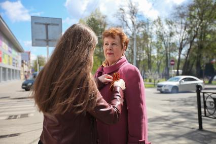 Ставрополь. Раздача георгиевских ленточек в преддверии Дня Победы.