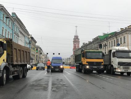 Санкт-Петербург. Замена асфальта не Невском проспекте.