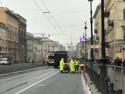 Санкт-Петербург. Замена асфальта не Невском проспекте.