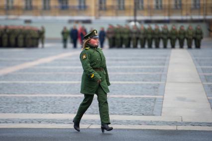 Санкт-Петербург. Парадные расчеты военнослужащих на репетиции военного парада, посвященного 73-й годовщине  Победы в Великой Отечественной войне, на Дворцовой площади.