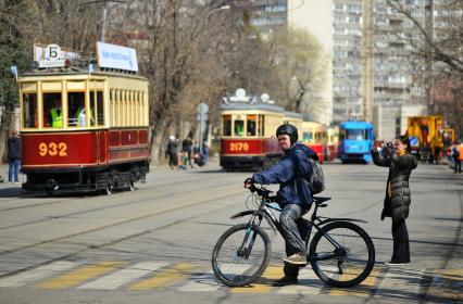 Москва. Парад ретро трамваев, посвященный 119-летию трамвайного движения в городе.