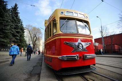 Москва. Парад трамваев, посвященный 119-летию трамвайного движения в городе.