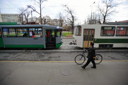 Москва. Парад трамваев, посвященный 119-летию трамвайного движения в городе.