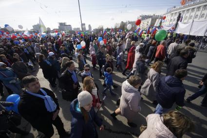 Екатеринбург. Участники шествия первомайской демонстрации