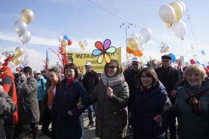 Екатеринбург. Участники шествия первомайской демонстрации