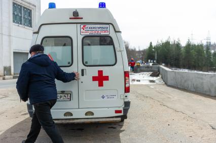 Ленинградская область, г. Подпорожье. Эвакуация раненого, в ходе учений по ликвидации аварии во время пропуска паводковых вод  на Верхне-Свирской ГЭС.